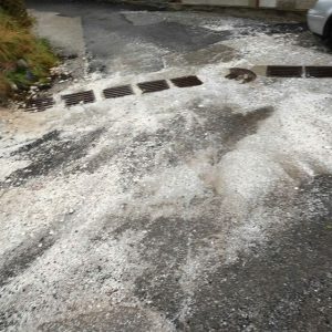 Авария на водопровод наводни част от пътя Рудозем-Средногорци