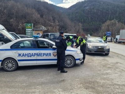 При спецакция на полицията масови проверки на заложни къщи и търговски обекти, откриха списъци с хора и пари