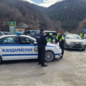 При спецакция на полицията масови проверки на заложни къщи и търговски обекти, откриха списъци с хора и пари