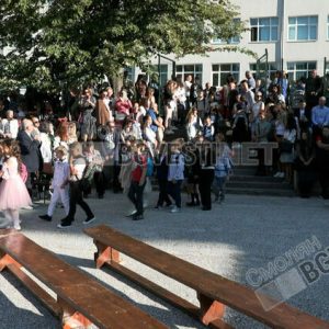 С две пълни паралелки първокласници и благотворителност стартира учебната година в ОУ „Проф. Асен Златаров“